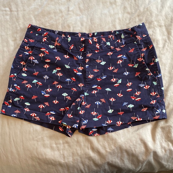 GAP Pants - Khakis by GAP The City 3 Inch Short Navy Blue Umprella Print size 6